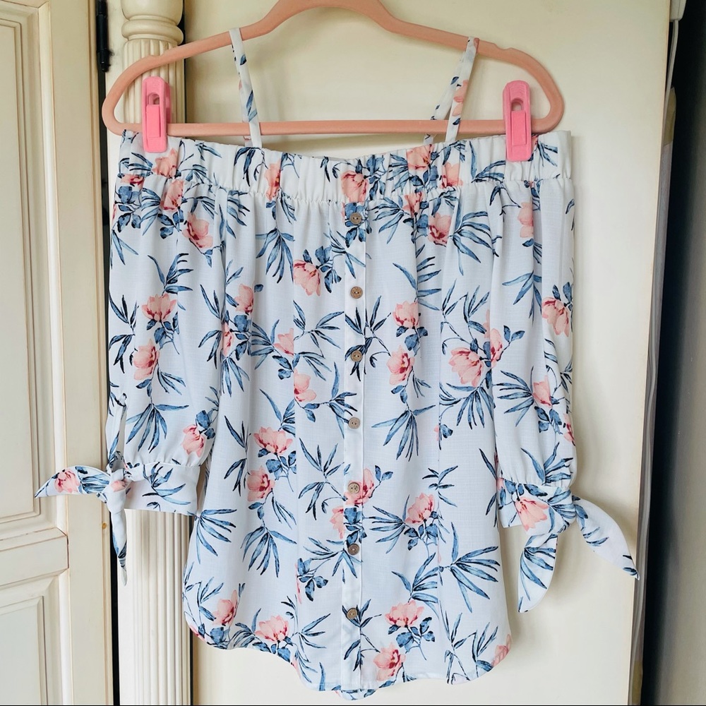 ❌SOLD❌Iz Byer Off the shoulder floral button top
